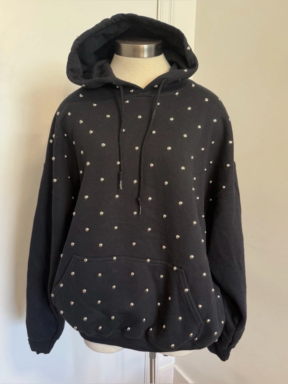 LF’s Carmar Black Silver Studded
Oversized Hoodie Size Medium